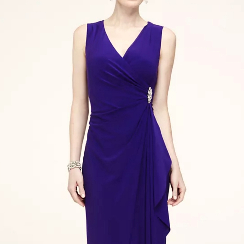 R&M RICHARDS Purple Elegant Dress With A Rhinestone Pendent